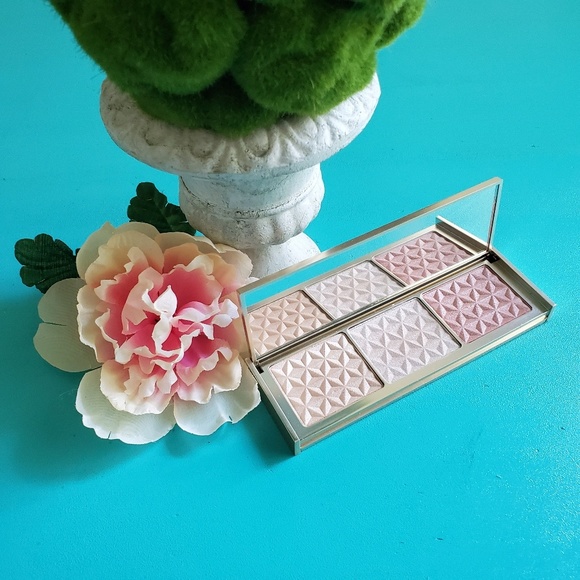 COVER FX Other - Cover FX gold bar highlighting palette